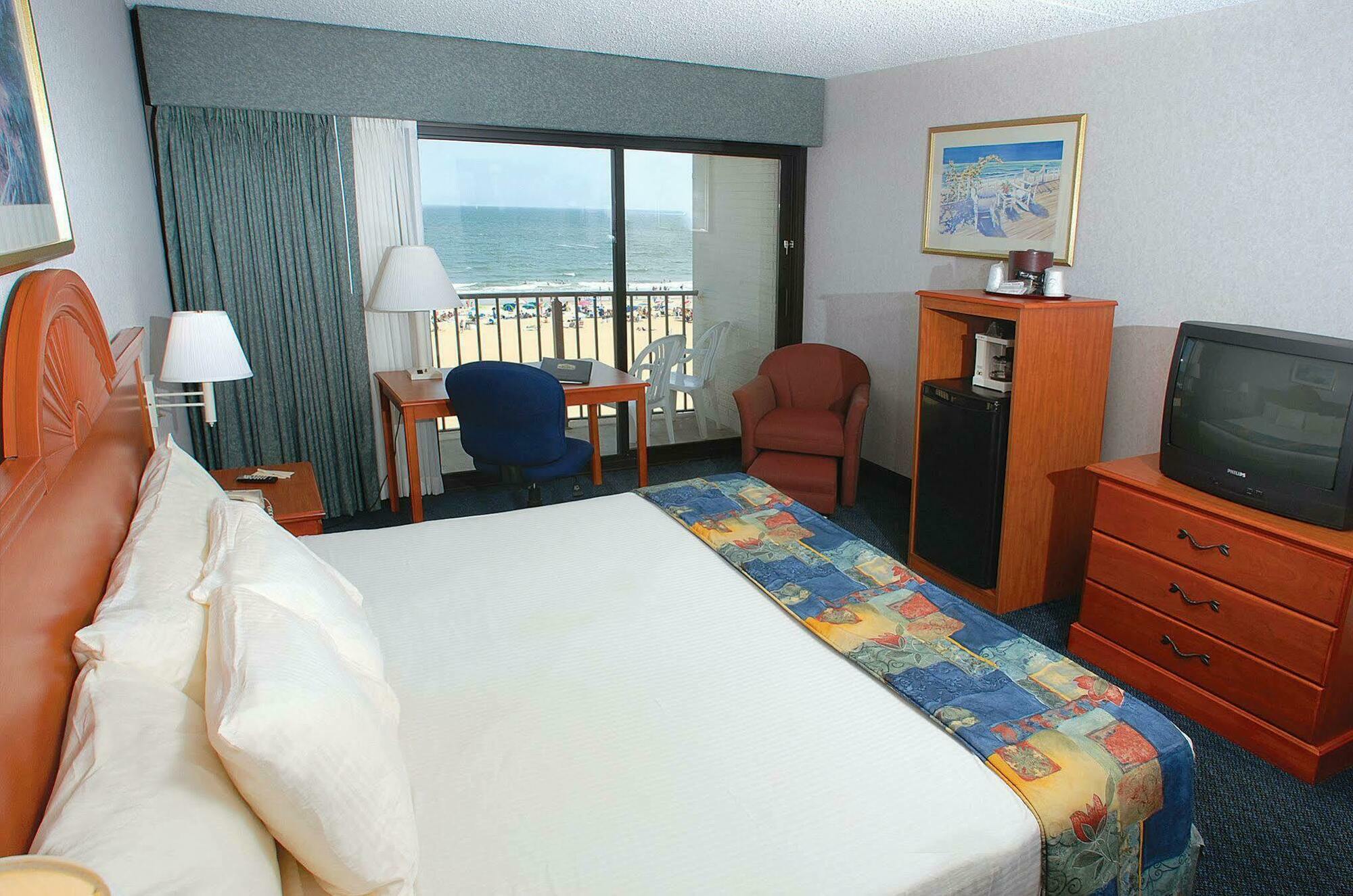 Ramada Plaza By Wyndham Virginia Beach Oceanfront Hotel Exterior photo