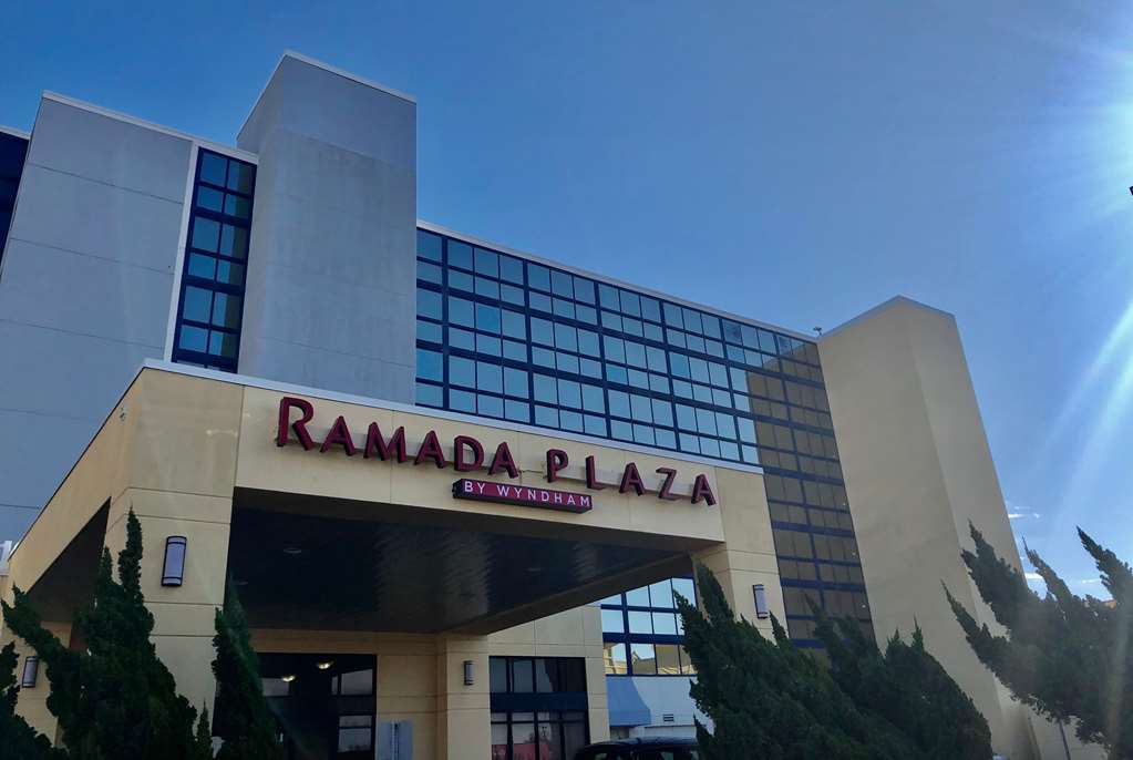 Ramada Plaza By Wyndham Virginia Beach Oceanfront Hotel Exterior photo